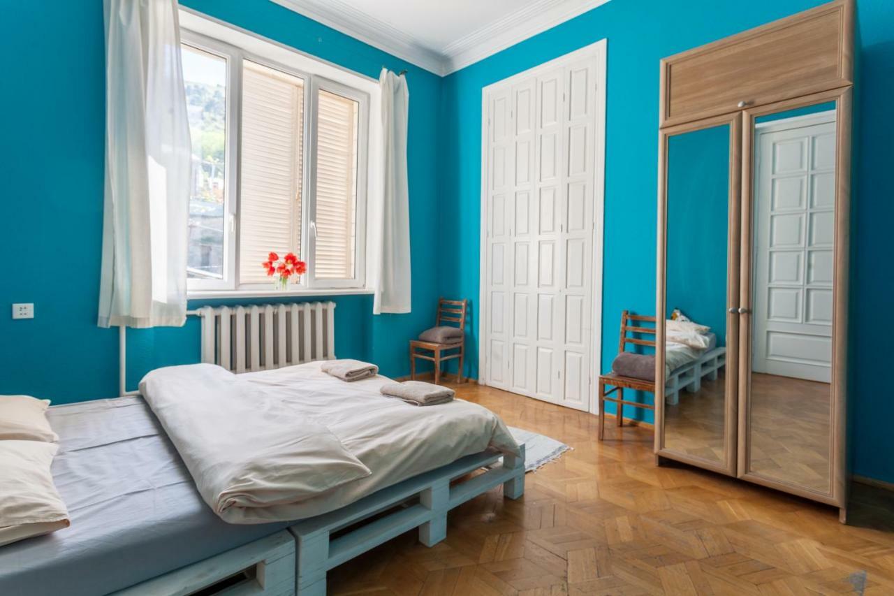 M42 Hostel Tbilisi Esterno foto