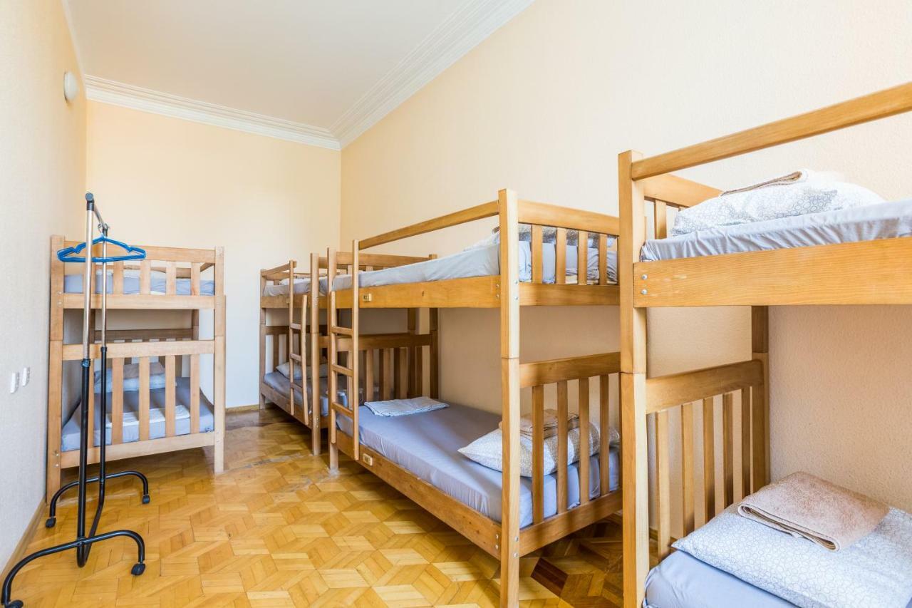 M42 Hostel Tbilisi Esterno foto