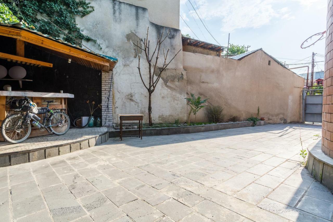 M42 Hostel Tbilisi Esterno foto