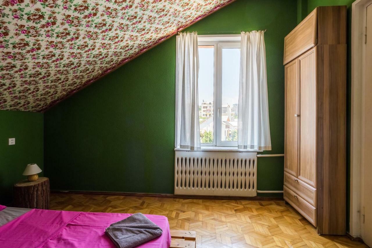 M42 Hostel Tbilisi Esterno foto